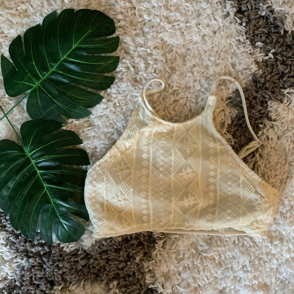 💃🏼BOGO White crochet Xhilaration bathingsuit top
